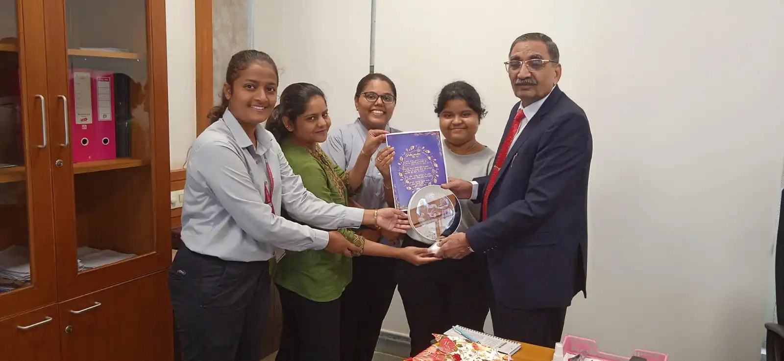 Receiving Award from students